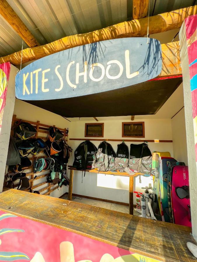Indiana Kite School And Hostel Cumbuco Ngoại thất bức ảnh